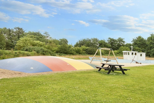 Foto van 14 persoons vakantie huis op een vakantie park in Blåvand - View