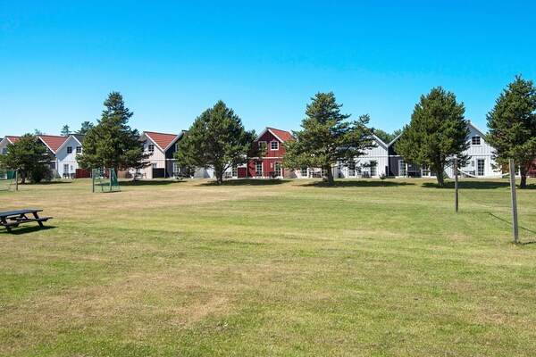 Foto van 14 persoons vakantie huis op een vakantie park in Blåvand - View