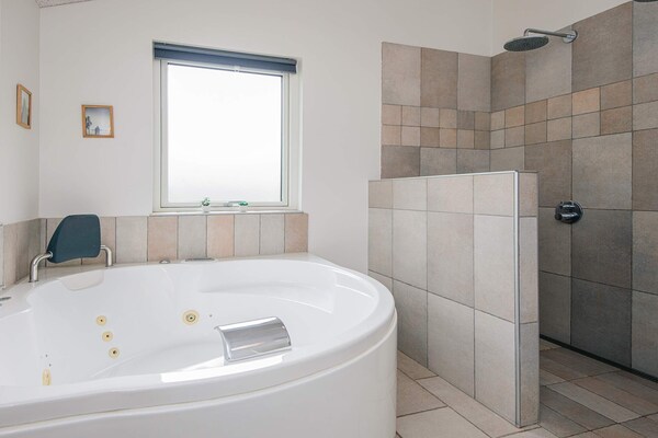 Foto van Luxe toevluchtsoord in Henne Strand-By Traum - Vakantiehuis in Henne - Spa