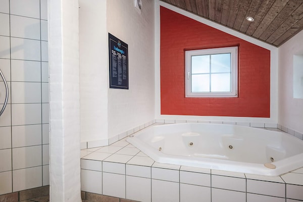 Foto van Luxe Strandverblijf in Blavand-By Traum - Vakantiehuis in Blåvand - Spa