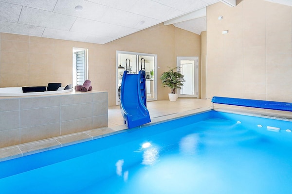 Foto van Luxe retraite in Blavand - Vakantiehuis in Blåvand - Pool