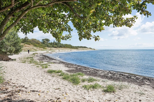 Foto van Vakantiehuis met sauna aan het strand - Vakantiehuis in Aakirkeby - Untagged