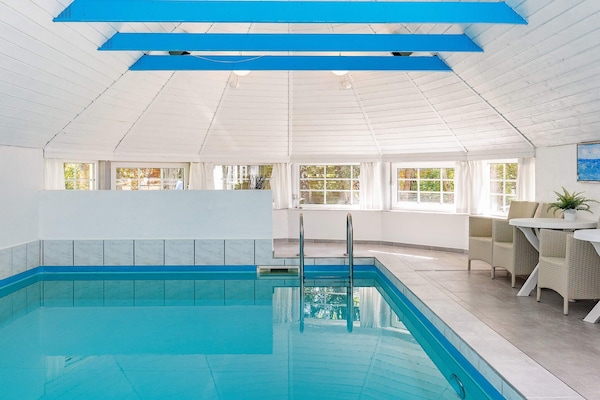 Foto van 12 persoons vakantie huis in Væggerløse-By Traum - Pool