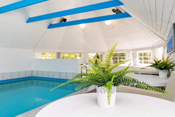 Foto van 12 persoons vakantie huis in Væggerløse-By Traum - Pool