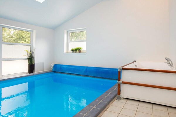 Foto van 12 persoons vakantie huis in Væggerløse-By Traum - Pool