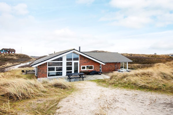 Foto van Een gezinsvriendelijke oase met zwembad. - Vakantiehuis in Henne - View
