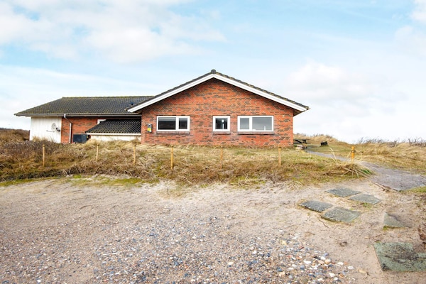 Foto van Een gezinsvriendelijke oase met zwembad. - Vakantiehuis in Henne - View