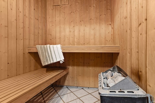 Foto van Vakantiehuis aan zee met zwembad - Vakantiehuis in Glesborg - Sauna