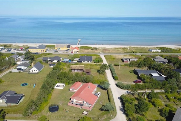 Foto van Vakantiehuis aan zee met zwembad - Vakantiehuis in Glesborg - View