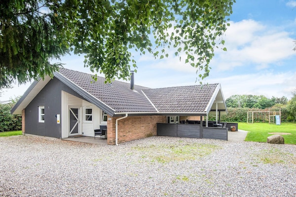 Foto van Luxe vakantieverblijf met zwembad - Vakantiehuis in Juelsminde - Outdoor