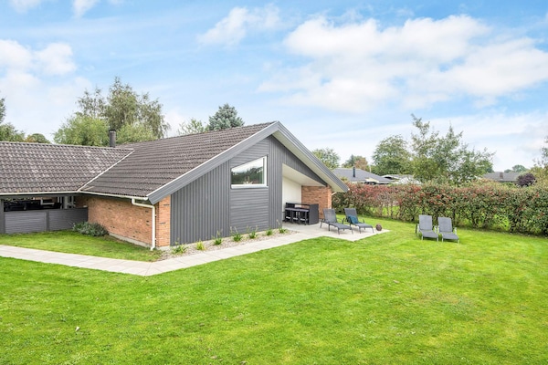 Foto van Luxe vakantieverblijf met zwembad - Vakantiehuis in Juelsminde - Outdoor