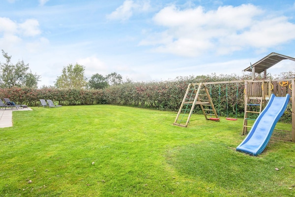 Foto van Luxe vakantieverblijf met zwembad - Vakantiehuis in Juelsminde - View