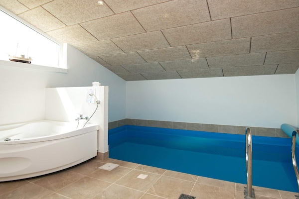 Foto van Luxe vakantieverblijf met zwembad - Vakantiehuis in Juelsminde - Pool
