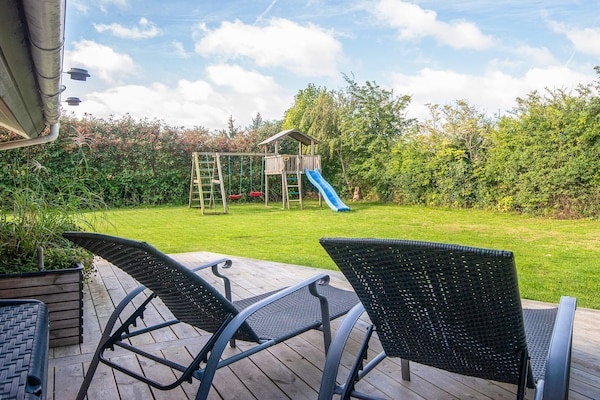 Foto van Luxe vakantieverblijf met zwembad - Vakantiehuis in Juelsminde - View