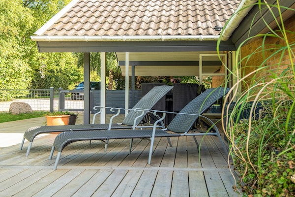 Foto van Luxe vakantieverblijf met zwembad - Vakantiehuis in Juelsminde - View