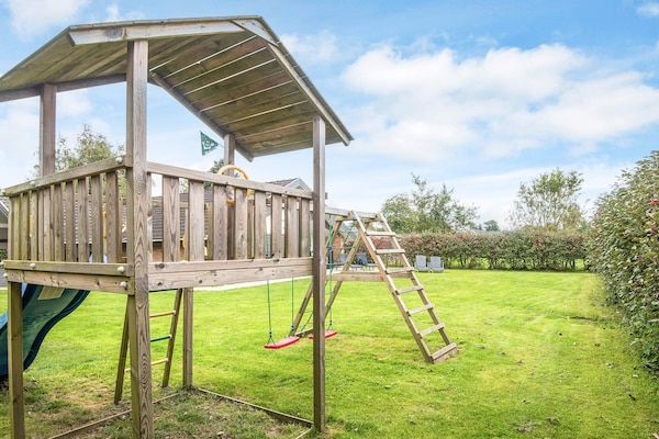 Foto van Luxe vakantieverblijf met zwembad - Vakantiehuis in Juelsminde - View