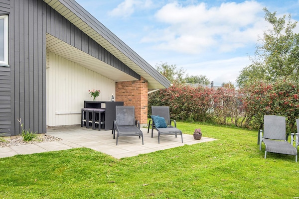 Foto van Luxe vakantieverblijf met zwembad - Vakantiehuis in Juelsminde - View