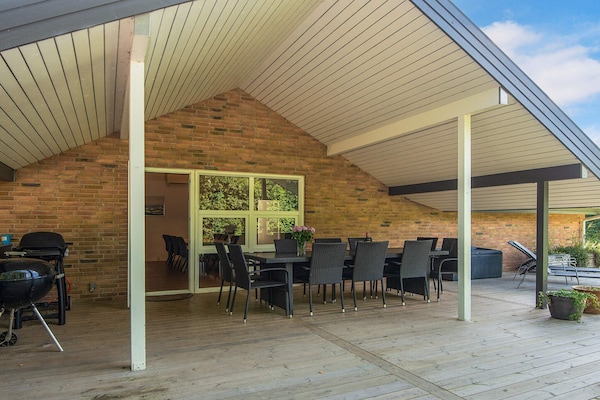 Foto van Luxe vakantieverblijf met zwembad - Vakantiehuis in Juelsminde - View