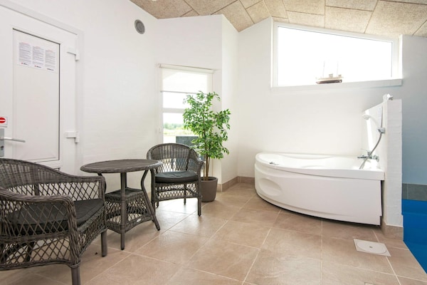 Foto van Luxe vakantieverblijf met zwembad - Vakantiehuis in Juelsminde - Pool