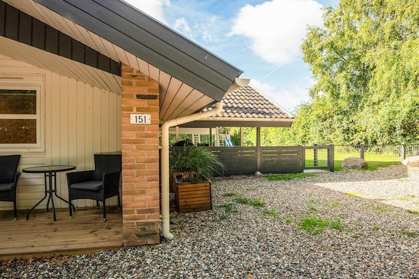 Foto van Luxe vakantieverblijf met zwembad - Vakantiehuis in Juelsminde - View