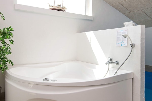 Foto van Luxe vakantieverblijf met zwembad - Vakantiehuis in Juelsminde - Spa
