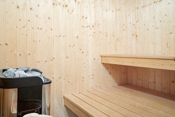 Foto van Luxe Spa-Retraite -- By Traum Ferienwohnungen - Vakantiehuis in Aakirkeby - Sauna