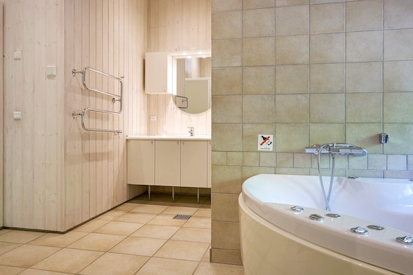 Foto van Luxe Spa-Retraite -- By Traum Ferienwohnungen - Vakantiehuis in Aakirkeby - Spa