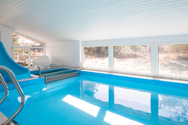 Foto van Luxe vakantieverblijf met zwembad - Vakantiehuis in Fjerritslev - Pool