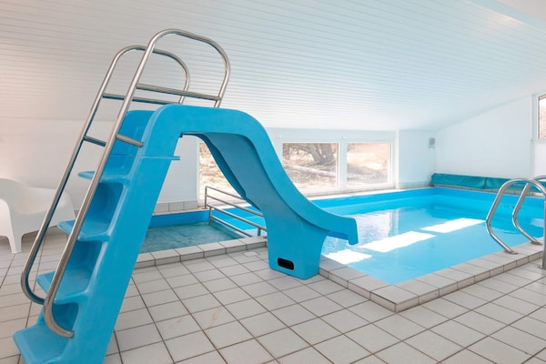 Foto van Luxe vakantieverblijf met zwembad - Vakantiehuis in Fjerritslev - Pool