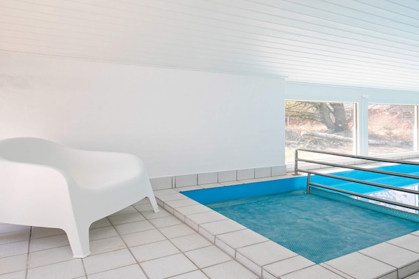 Foto van Luxe vakantieverblijf met zwembad - Vakantiehuis in Fjerritslev - Pool