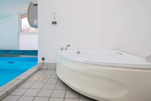 Foto van Luxe vakantieverblijf met zwembad - Vakantiehuis in Fjerritslev - Spa