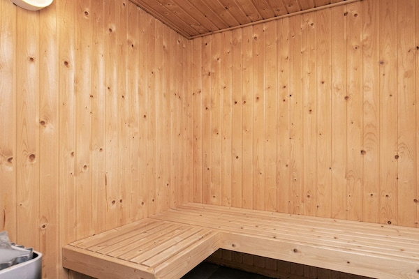 Foto van Luxe vakantieverblijf met zwembad - Vakantiehuis in Fjerritslev - Sauna