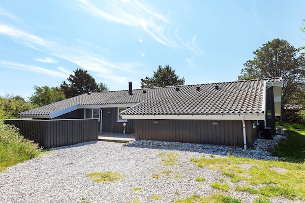 Foto van Luxe vakantieverblijf met zwembad - Vakantiehuis in Fjerritslev - View
