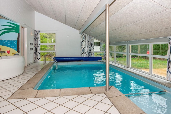 Foto van Luxe toevluchtsoord aan het bos - Vakantiehuis in Glesborg - Pool