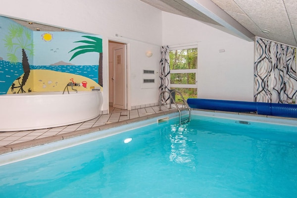 Foto van Luxe toevluchtsoord aan het bos - Vakantiehuis in Glesborg - Pool