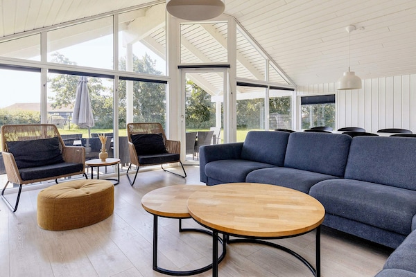 Foto van Luxe zwembad retraite -- By Traum Ferienwohnungen - Vakantiehuis in Idestrup - Indoor