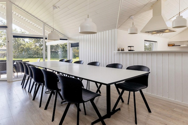 Foto van Luxe zwembad retraite -- By Traum Ferienwohnungen - Vakantiehuis in Idestrup - Indoor