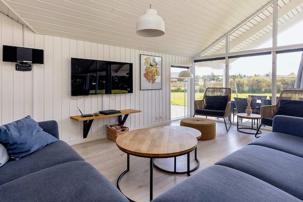 Foto van Luxe zwembad retraite -- By Traum Ferienwohnungen - Vakantiehuis in Idestrup - Indoor