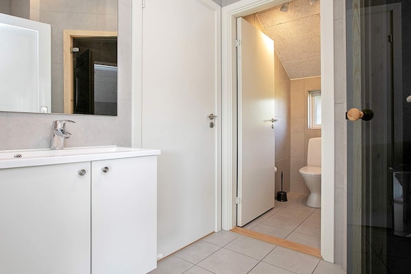 Foto van Luxe zwembad retraite -- By Traum Ferienwohnungen - Vakantiehuis in Idestrup - Indoor