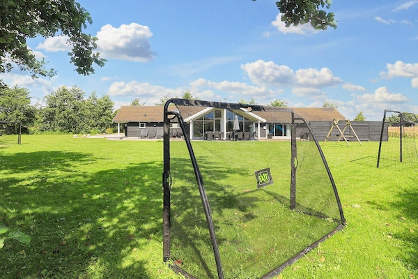 Foto van Luxe zwembad retraite -- By Traum Ferienwohnungen - Vakantiehuis in Idestrup - View