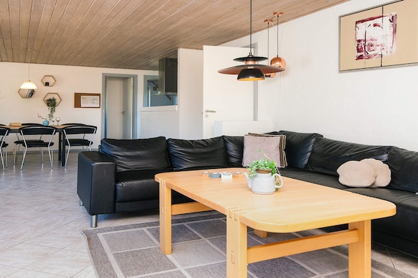 Foto van Luxe vakantieverblijf met zwembad - Vakantiehuis in Blåvand - Indoor