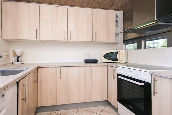 Foto van Luxe vakantieverblijf met zwembad - Vakantiehuis in Blåvand - Indoor