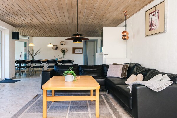 Foto van Luxe vakantieverblijf met zwembad - Vakantiehuis in Blåvand - Indoor