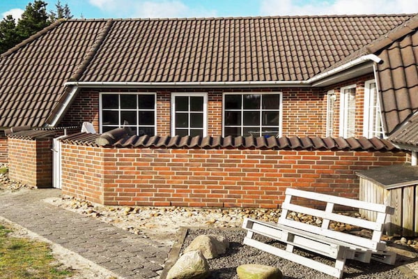 Foto van Luxe vakantieverblijf met zwembad - Vakantiehuis in Blåvand - Outdoor