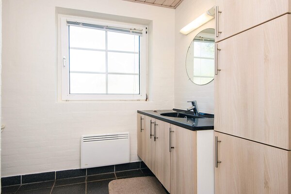 Foto van Luxe vakantieverblijf met zwembad - Vakantiehuis in Blåvand - Indoor