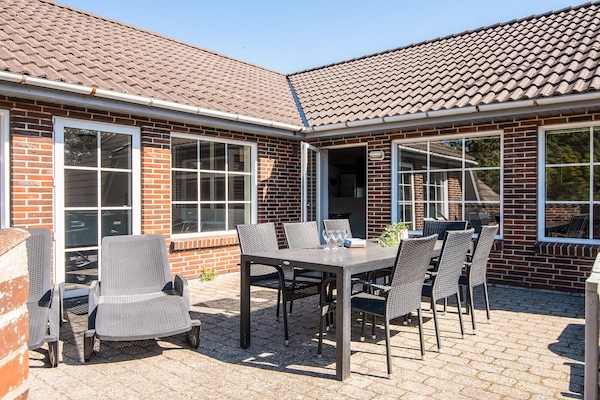 Foto van Luxe vakantieverblijf met zwembad - Vakantiehuis in Blåvand - View