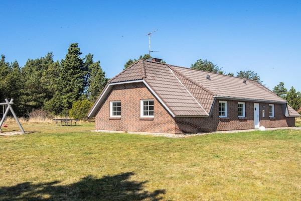 Foto van Luxe vakantieverblijf met zwembad - Vakantiehuis in Blåvand - View