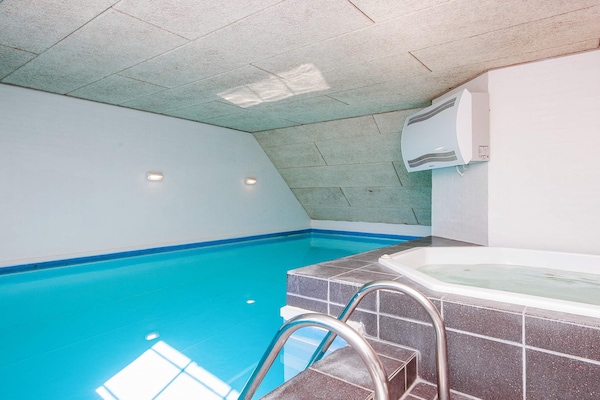 Foto van Luxe vakantieverblijf met zwembad - Vakantiehuis in Blåvand - Pool