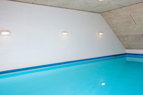 Foto van Luxe vakantieverblijf met zwembad - Vakantiehuis in Blåvand - Pool