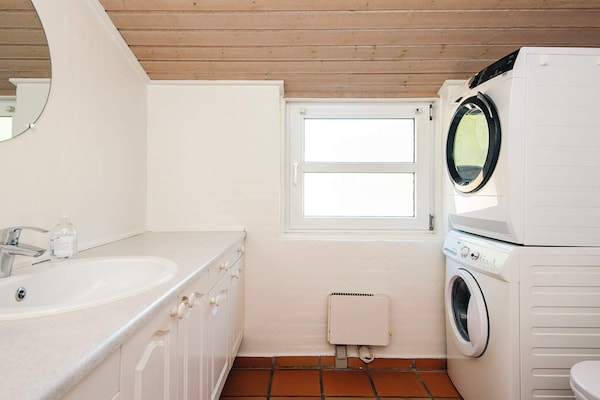 Foto van Luxe vakantieverblijf met zwembad - Vakantiehuis in Blåvand - Indoor
